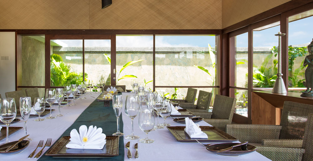 Villa Bayu Gita Beachfront - Airy dining area